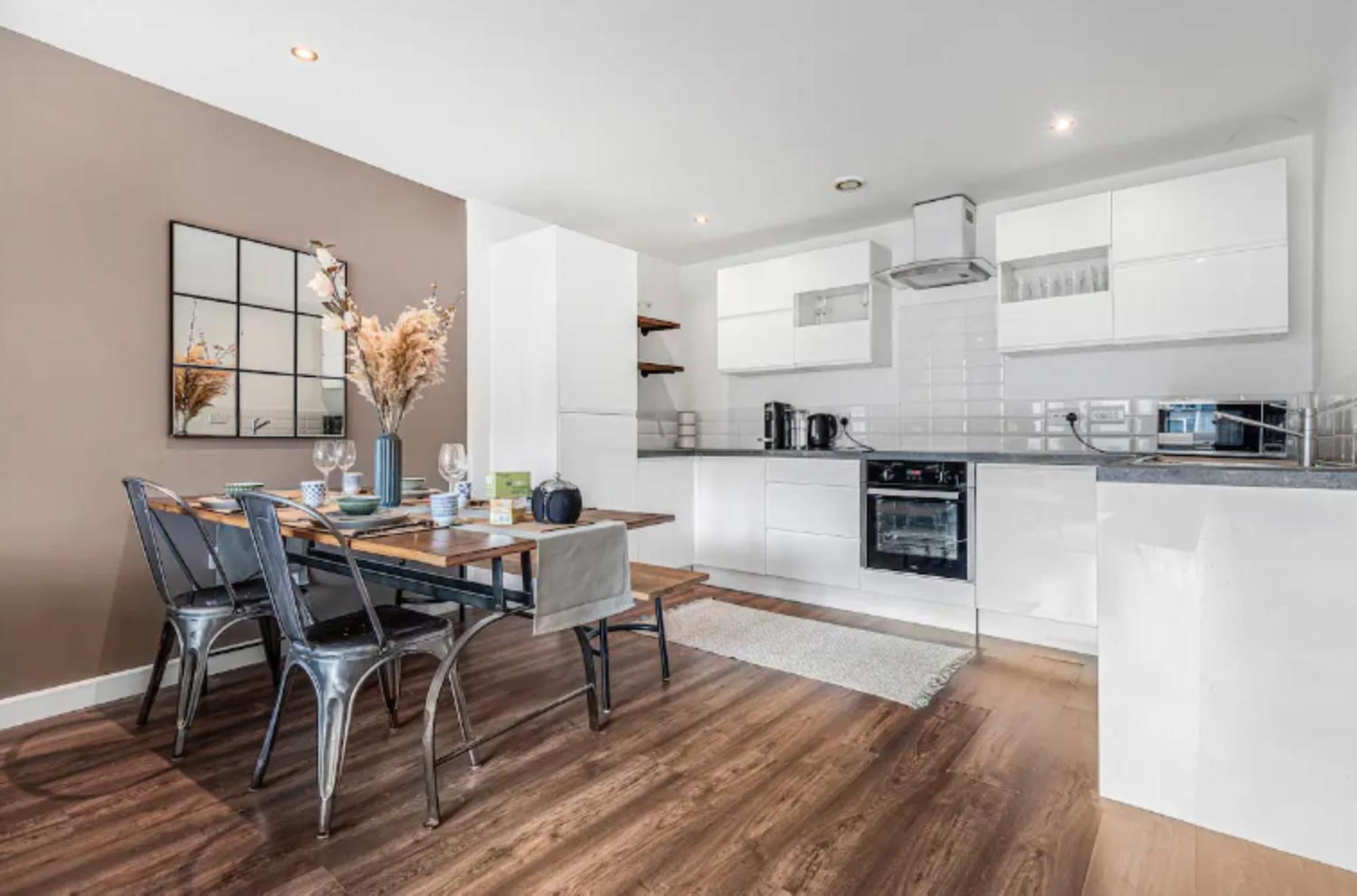 Oriental Suite 2 Bed 2 Bath Netflix And Free Parking, Games- Maihom Birmingham Eksteriør billede